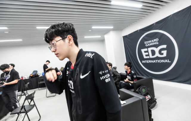 展現出強大 展現出強大