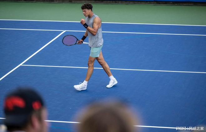 的半决赛 的半决赛