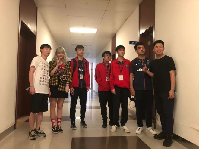 手詹姆斯 手詹姆斯